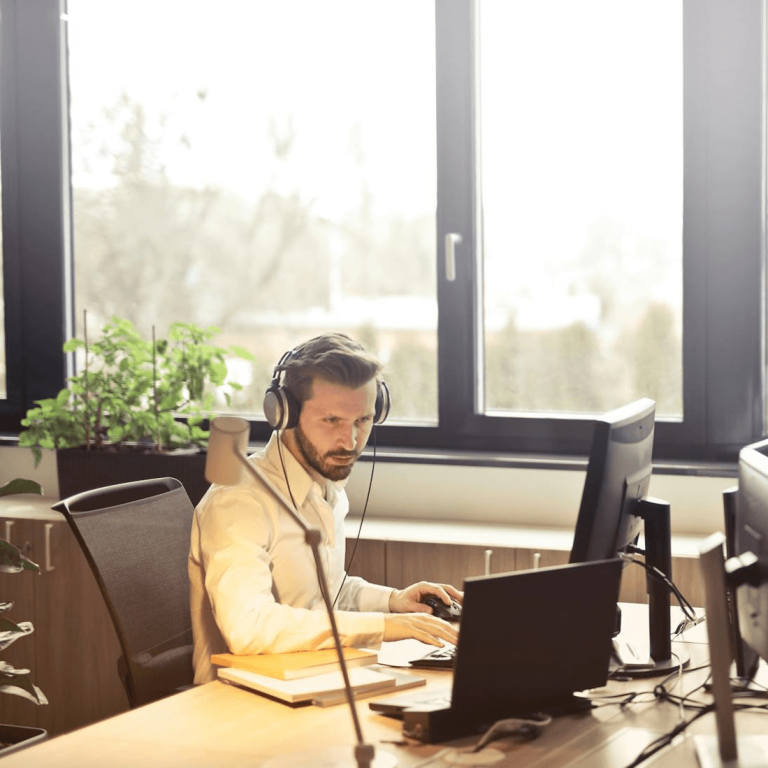 removalists-perth-solutions-customer-support-office.png